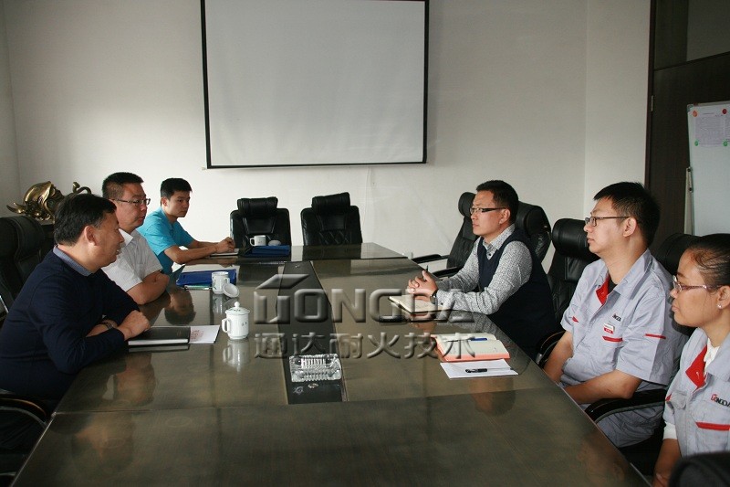 阳泉市、郊区两级政府干部入企帮扶小组到阳泉通达调研